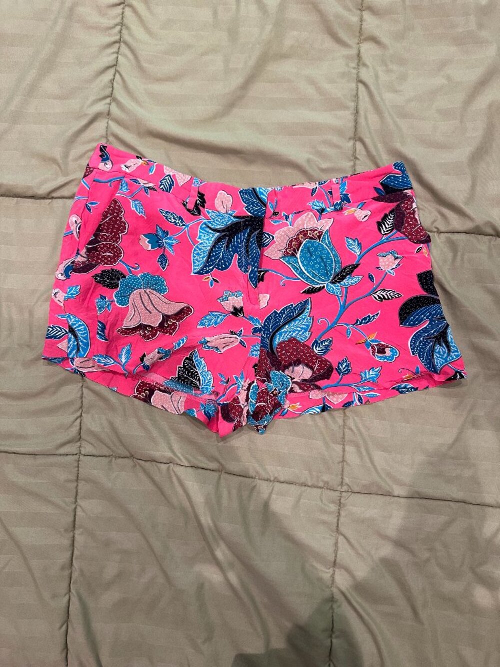 LOFT Pink Floral Shorts Size 14? Tropical Print 3” Inseam